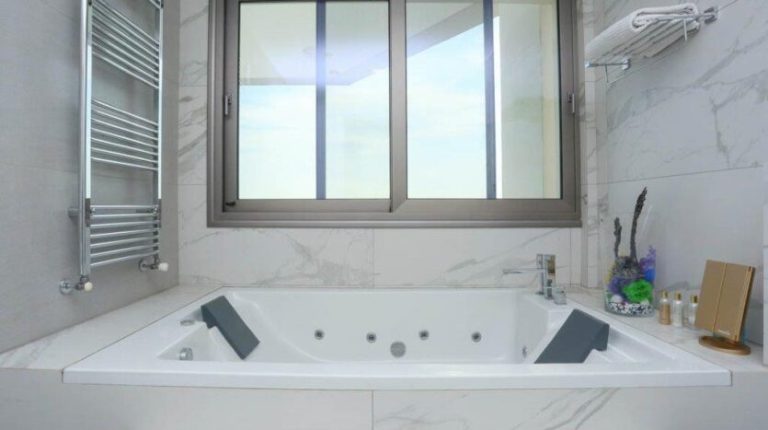 5 Bedroom Villa for Sale in Agios Tychonas, Limassol District