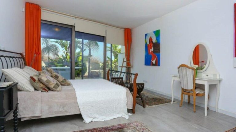 5 Bedroom Villa for Sale in Agios Tychonas, Limassol District