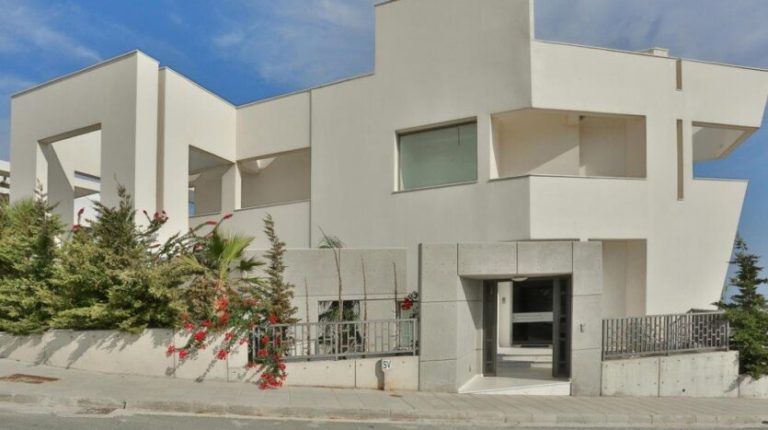 5 Bedroom Villa for Sale in Agios Tychonas, Limassol District