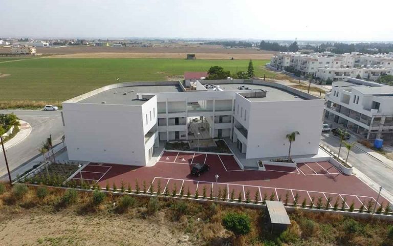 Latitudes A Commercial