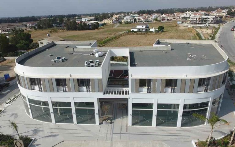 Latitudes A Commercial