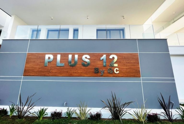 Plus 12 Residence