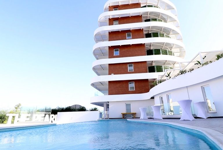 Plus 6 The Pearl of Mackenzie