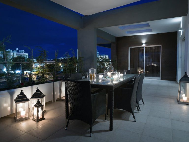 Zavos Park Residence