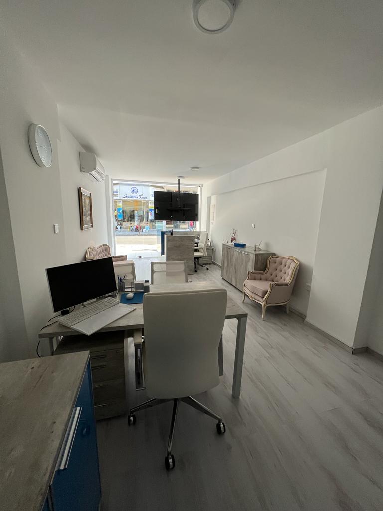 130m² Office for Rent in Larnaca – Finikoudes