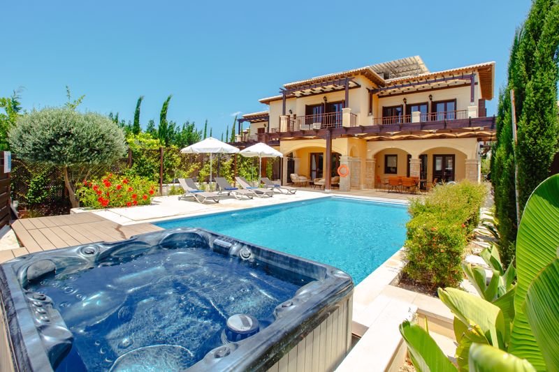 6+ Bedroom House for Sale in Aphrodite Hills, Paphos District