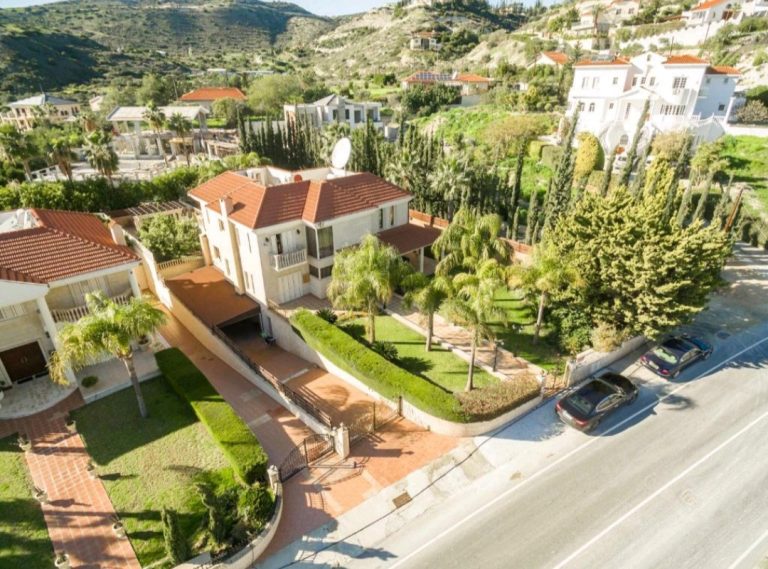 5 Bedroom House for Sale in Agios Tychonas, Limassol District