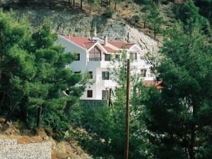 5 Bedroom House for Sale in Moniatis, Limassol District