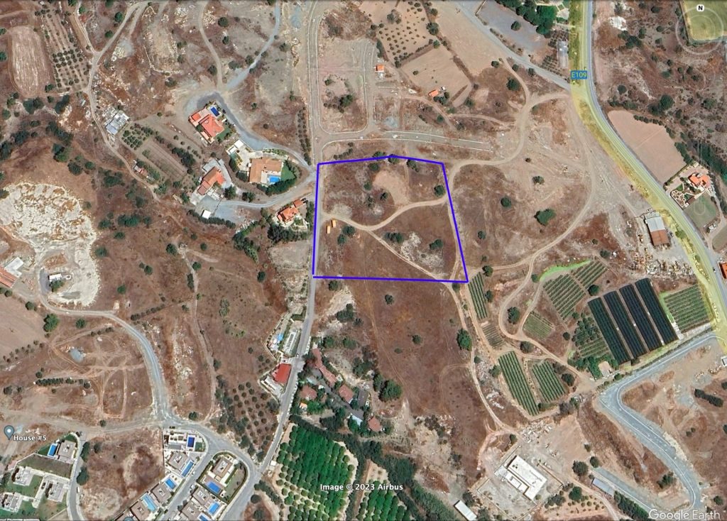 11,176m² Plot for Sale in Parekklisia, Limassol District