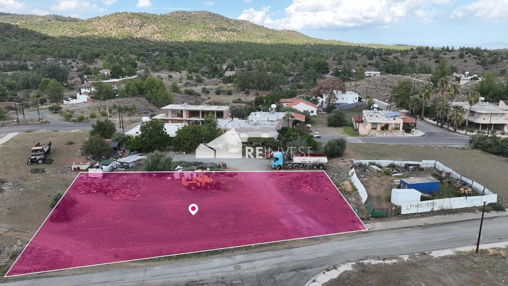 1,338m² Plot for Sale in Lythrodontas, Nicosia District