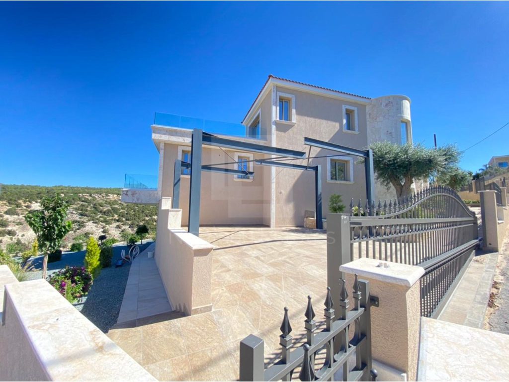 5 Bedroom House for Sale in Peyia, Paphos District