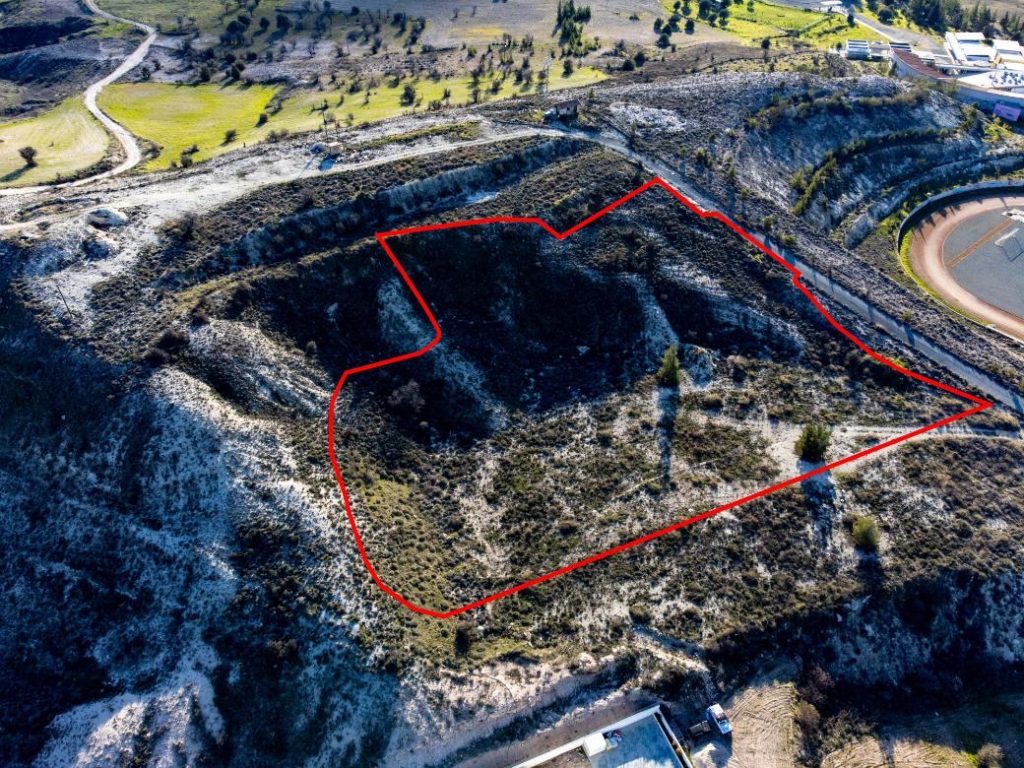 8,450m² Plot for Sale in Arediou, Nicosia District