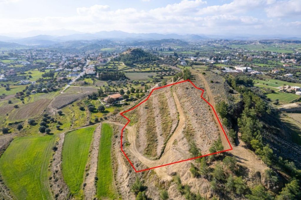 7,358m² Plot for Sale in Pera, Nicosia District