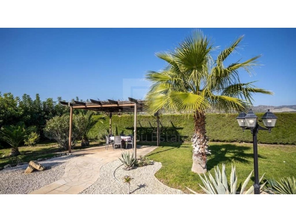 5 Bedroom House for Sale in Parekklisia, Limassol District