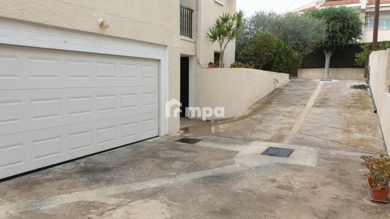 6+ Bedroom House for Sale in Larnaca District