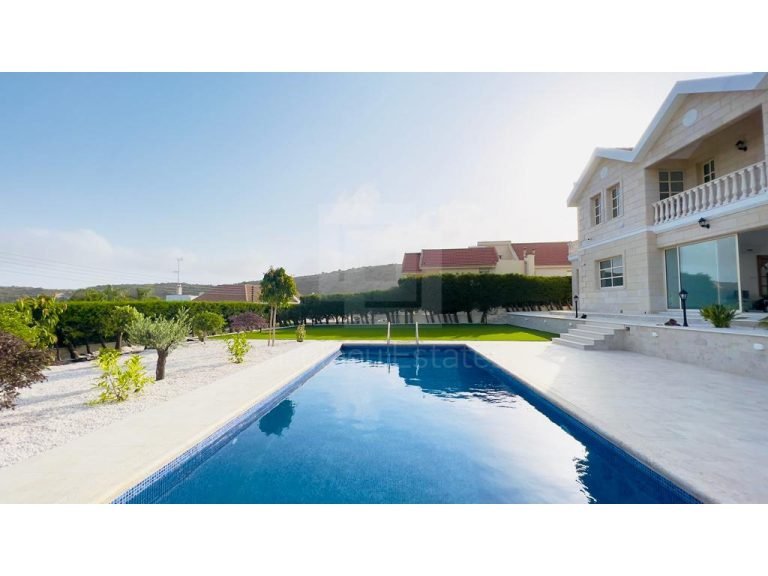 5 Bedroom House for Sale in Palodeia, Limassol District