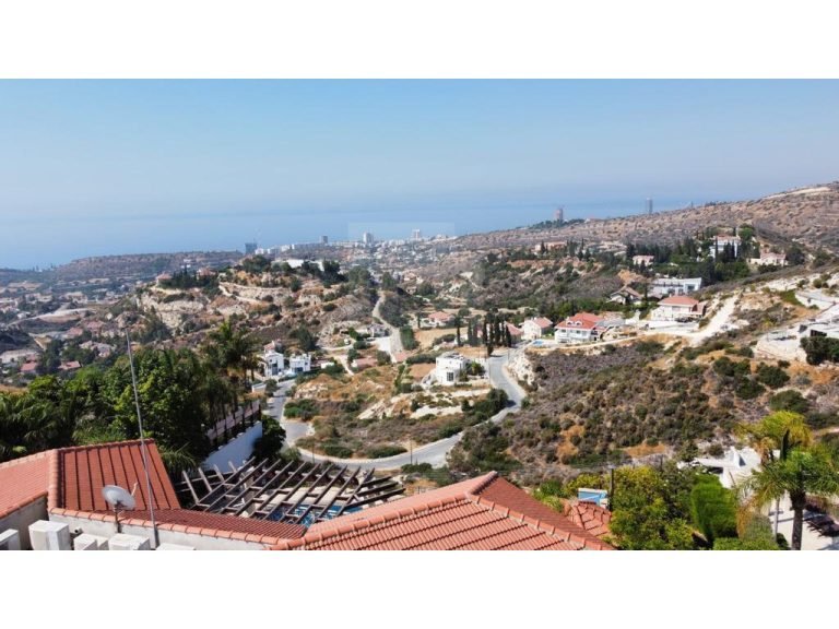 5 Bedroom House for Sale in Agios Tychonas, Limassol District