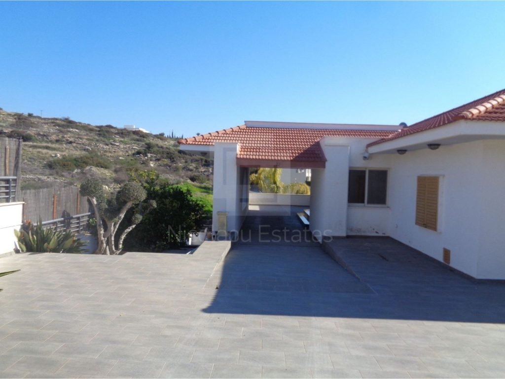 6+ Bedroom House for Sale in Agios Tychonas, Limassol District