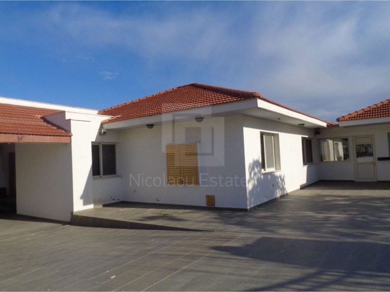 6+ Bedroom House for Sale in Agios Tychonas, Limassol District