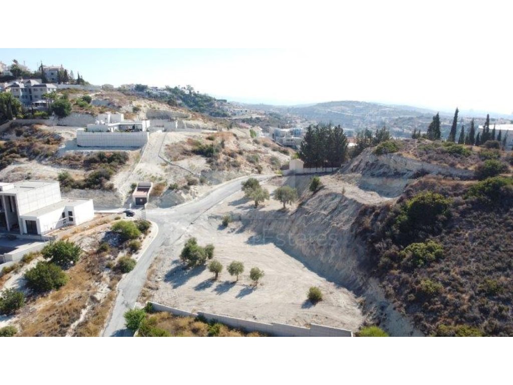 2,700m² Plot for Sale in Agios Tychonas, Limassol District