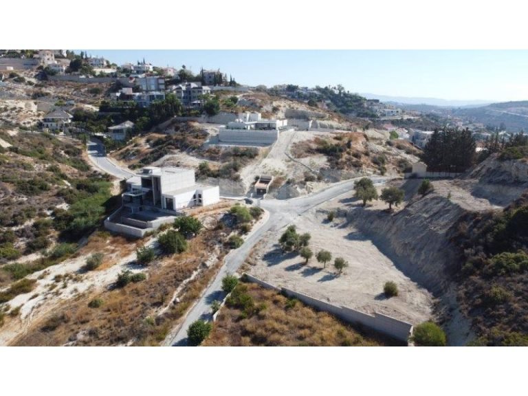 2,700m² Plot for Sale in Agios Tychonas, Limassol District