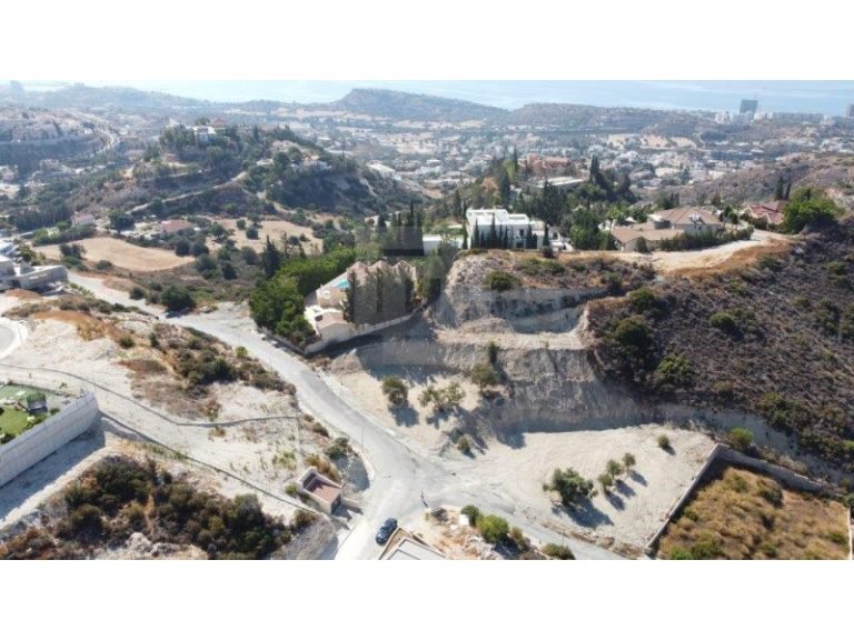 2,700m² Plot for Sale in Agios Tychonas, Limassol District