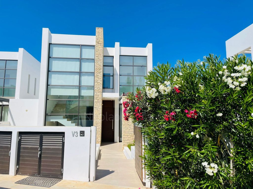 4 Bedroom House for Sale in Peyia, Paphos District