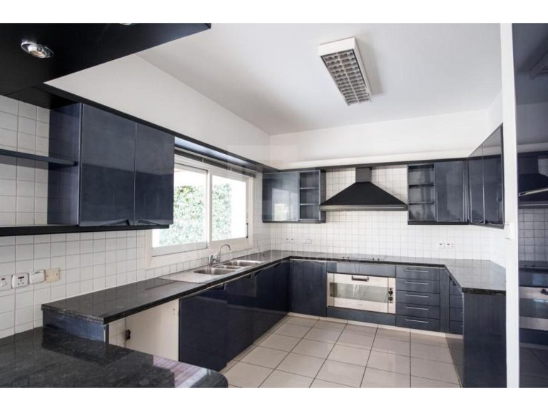 3 Bedroom House for Sale in Strovolos, Nicosia District