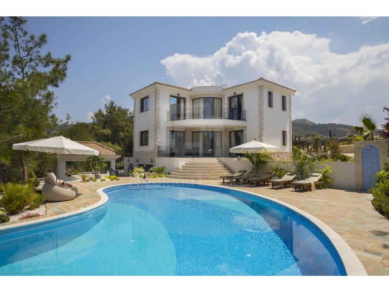 5 Bedroom House for Sale in Argaka, Paphos District