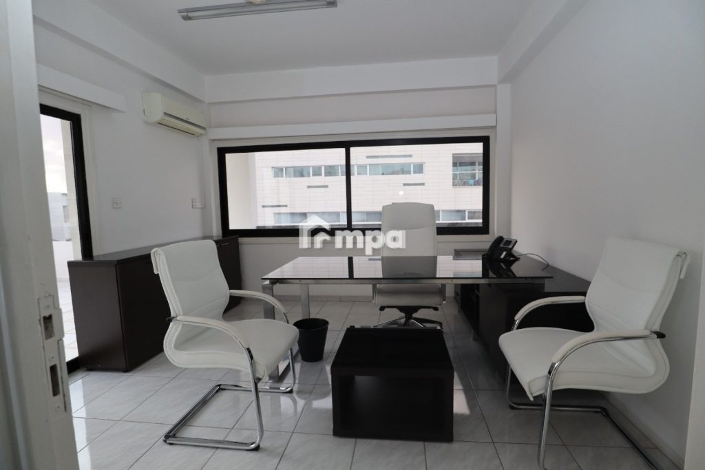 20m² Office for Rent in Agioi Omologites, Nicosia District
