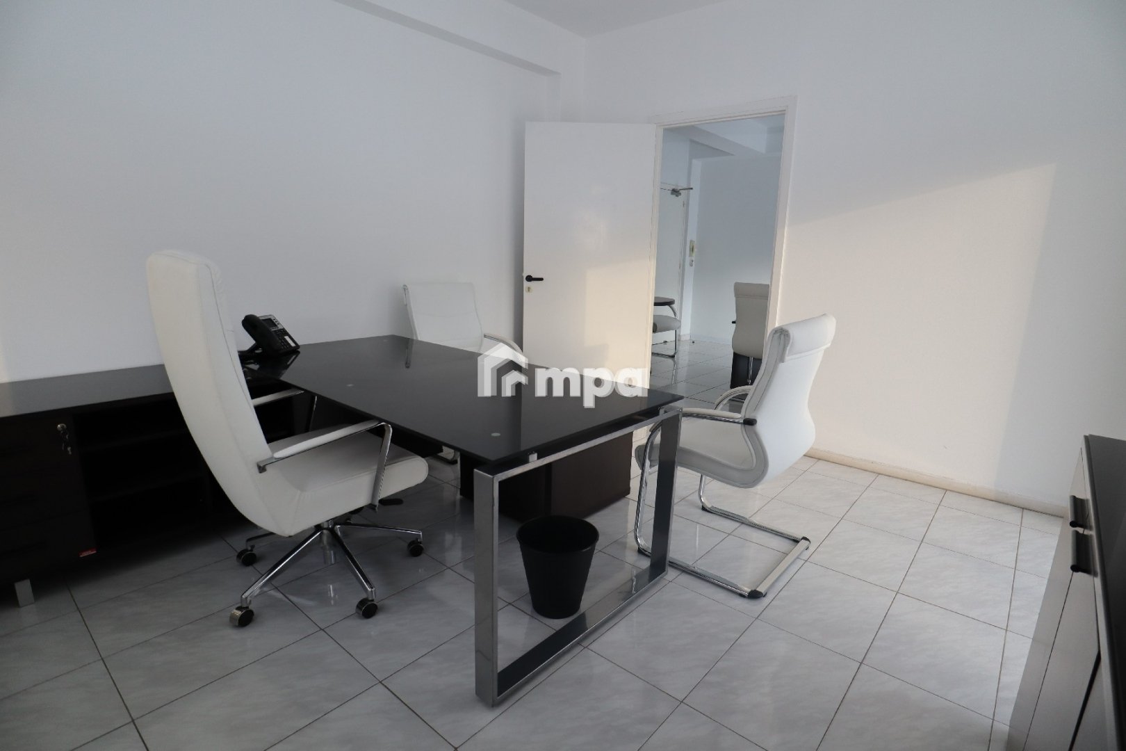 20m² Office for Rent in Agioi Omologites, Nicosia District