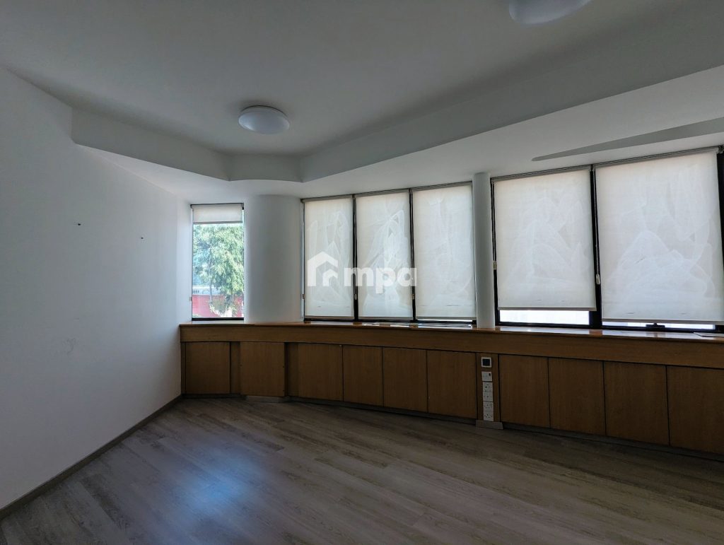 200m² Office for Rent in Nicosia District