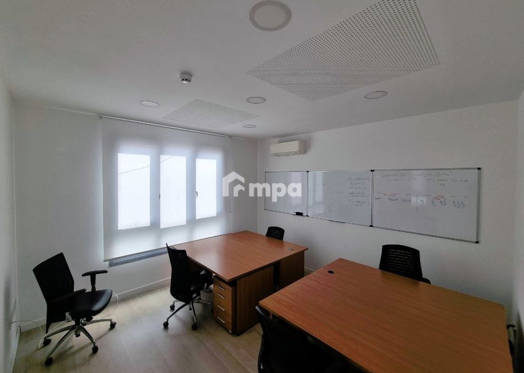 17m² Office for Rent in Nicosia District