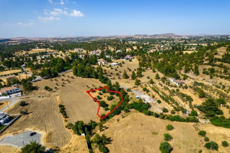 1,688m² Residential Plot for Sale in Lythrodontas, Nicosia District