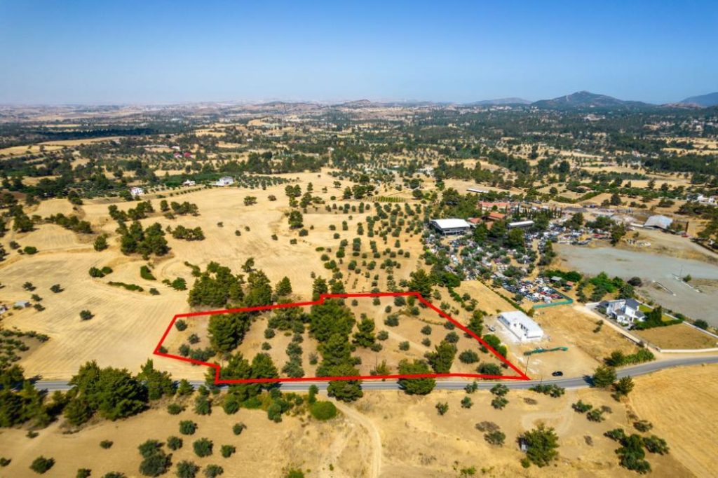 11,680m² Commercial Plot for Sale in Lythrodontas, Nicosia District