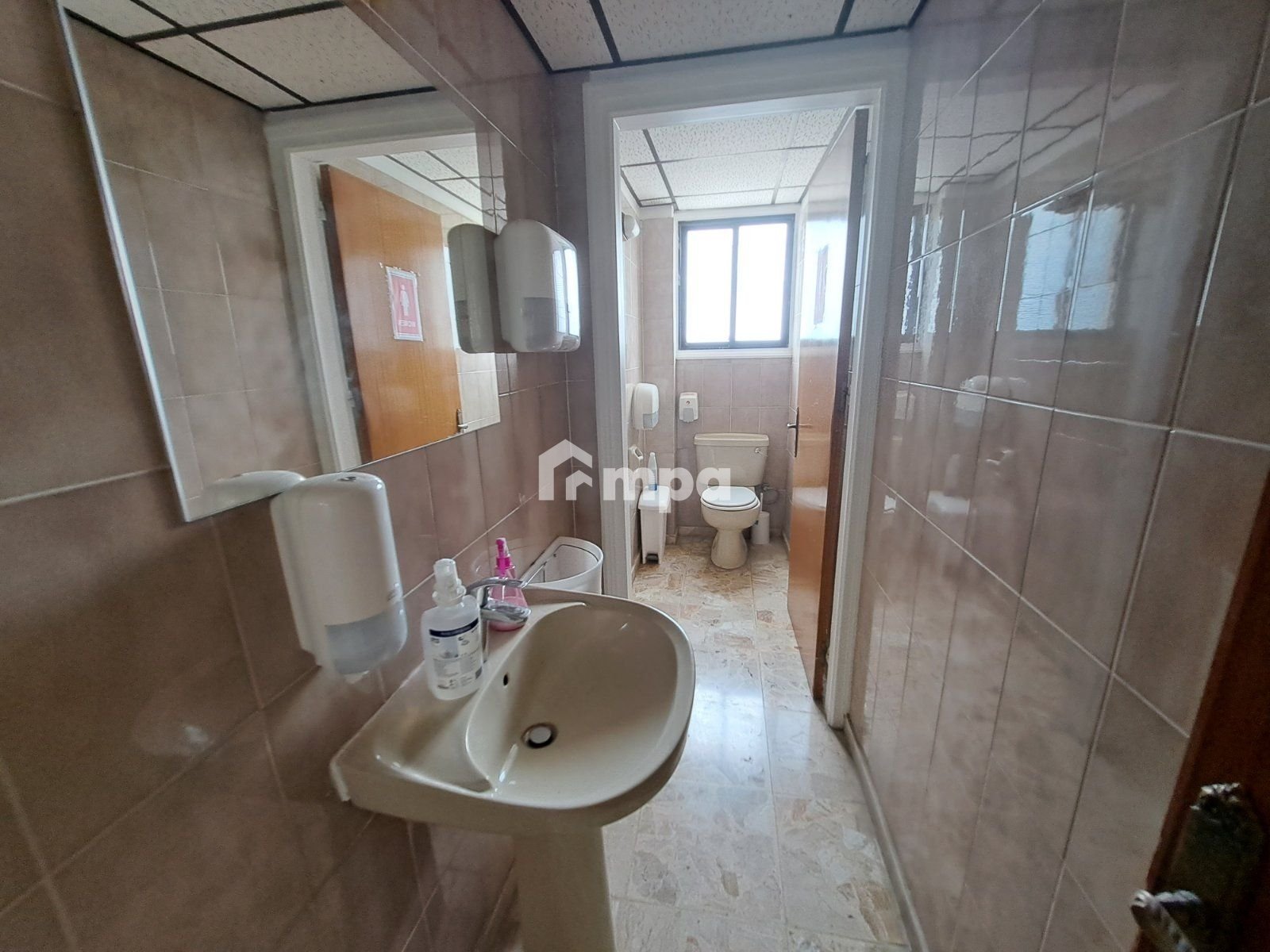 950m² Office for Rent in Latsia, Nicosia District