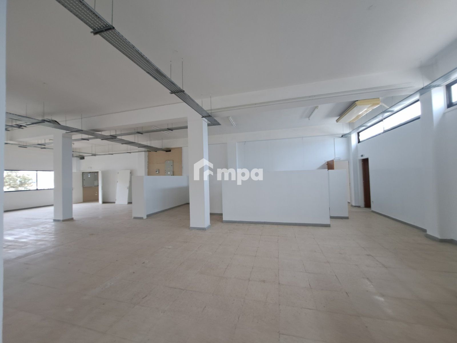950m² Office for Rent in Latsia, Nicosia District