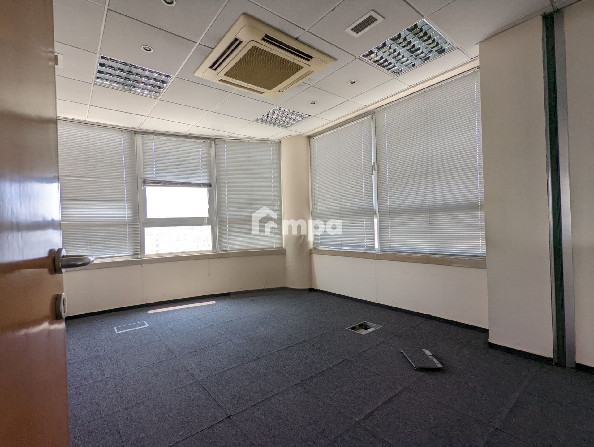 300m² Office for Rent in Nicosia District