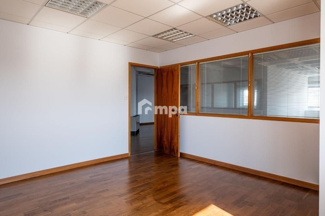 238m² Office for Rent in Agioi Omologites, Nicosia District