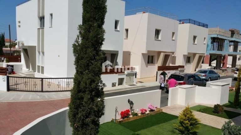 3 Bedroom House for Sale in Chlorakas, Paphos District