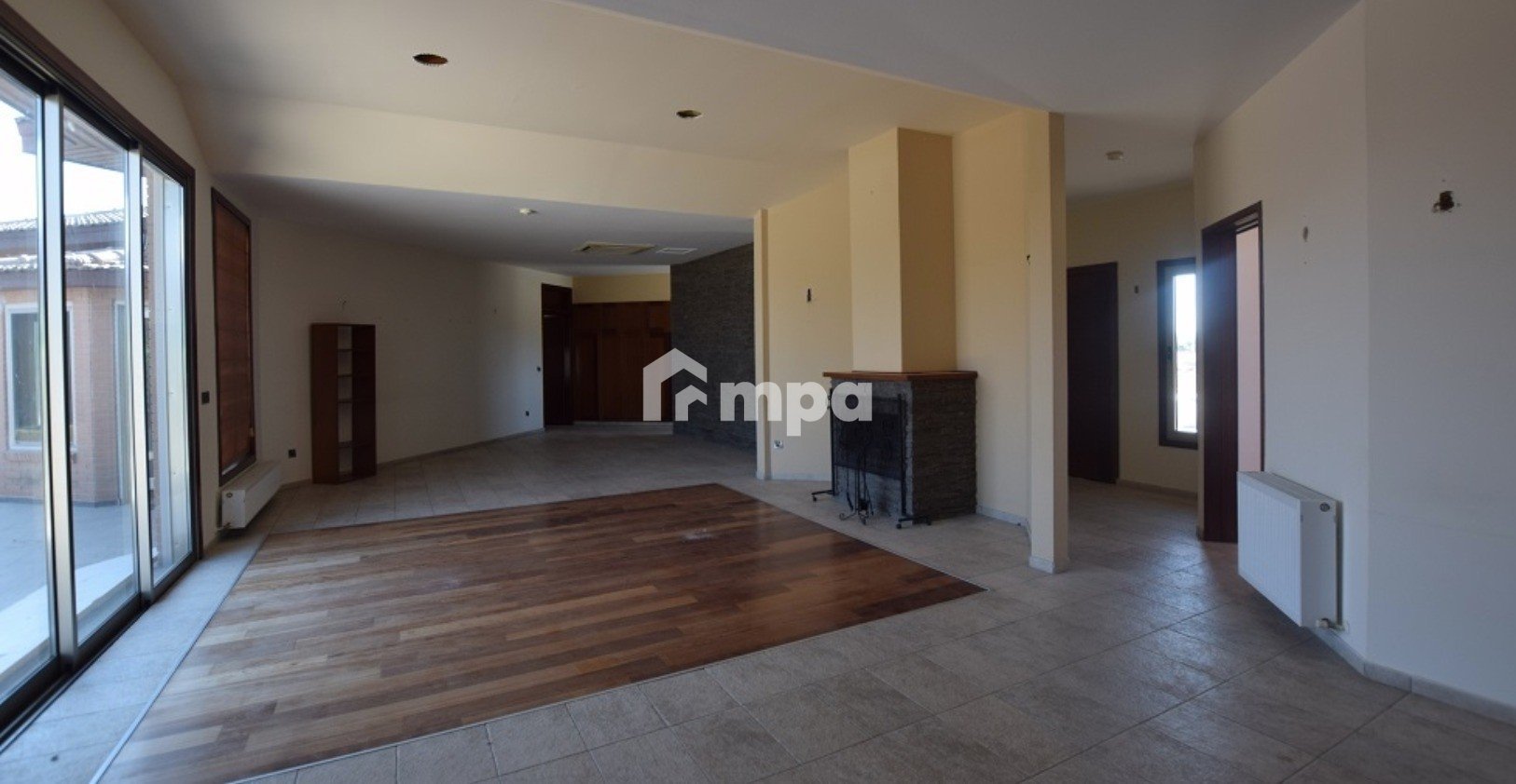 6+ Bedroom House for Sale in Nicosia District