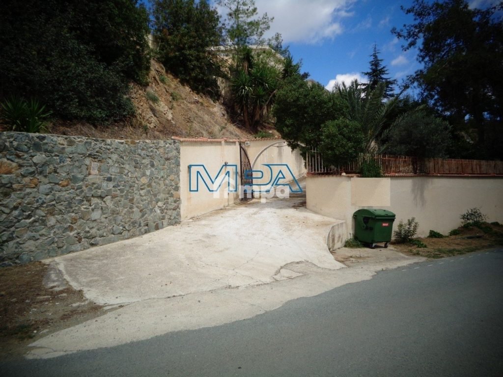 6+ Bedroom House for Sale in Kapedes, Nicosia District
