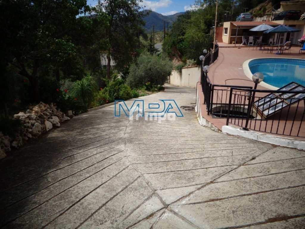 6+ Bedroom House for Sale in Kapedes, Nicosia District