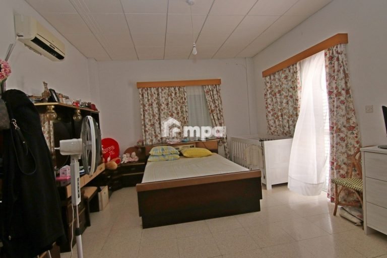 4 Bedroom House for Sale in Agios Dometios, Nicosia District
