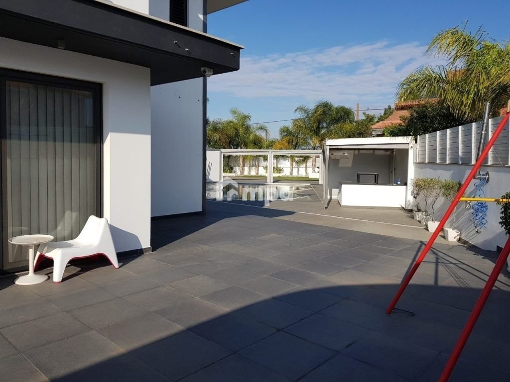 6+ Bedroom House for Sale in Kokkinotrimithia, Nicosia District