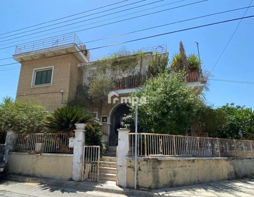 5 Bedroom House for Sale in Agios Dometios, Nicosia District