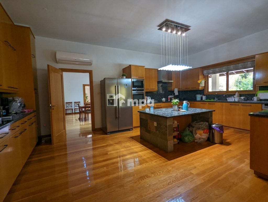 6+ Bedroom House for Sale in Nicosia District