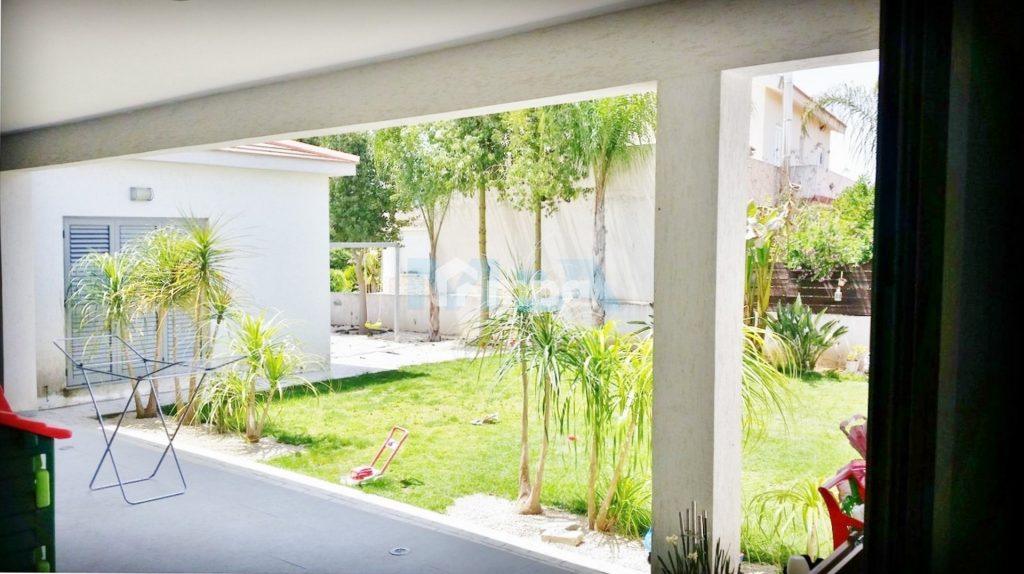 5 Bedroom House for Sale in Nisou, Nicosia District