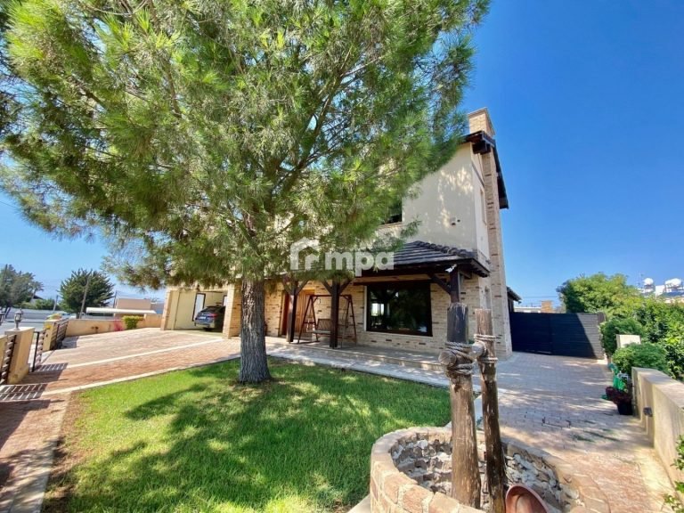 3 Bedroom House for Sale in Strovolos, Nicosia District