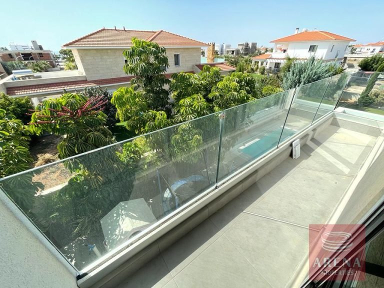 6+ Bedroom Villa for Sale in Larnaca District